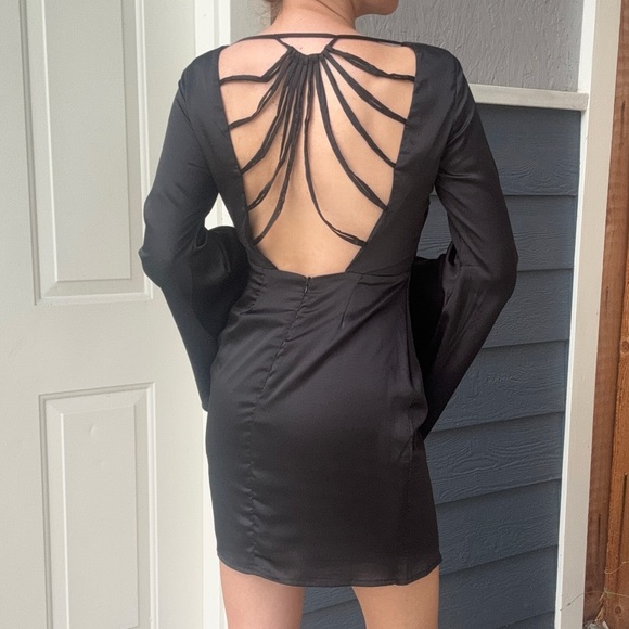 Silky Backless Mini Witch Dress with Angel Sleeves - Picture 4 of 13